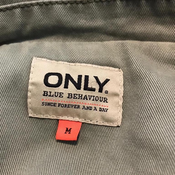 cargo jacket size medium - Picture 2 of 5